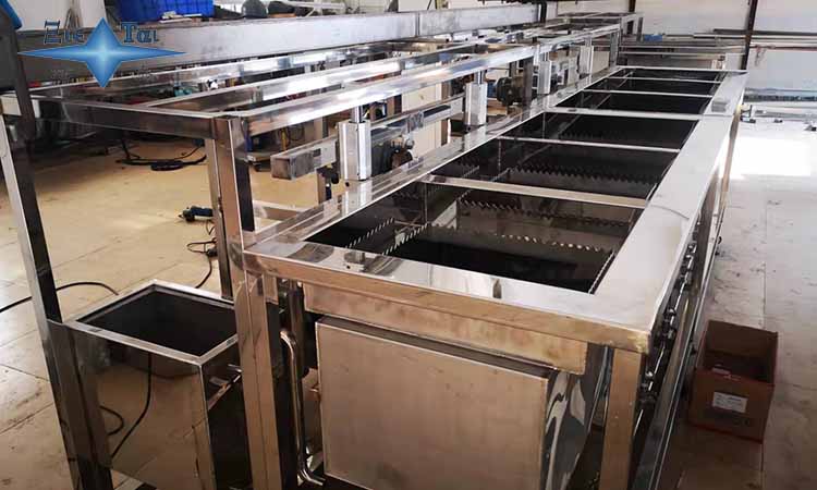 單槽式超聲波清洗機(jī)的特點(diǎn) 單槽式超聲波清洗機(jī)的特點(diǎn)